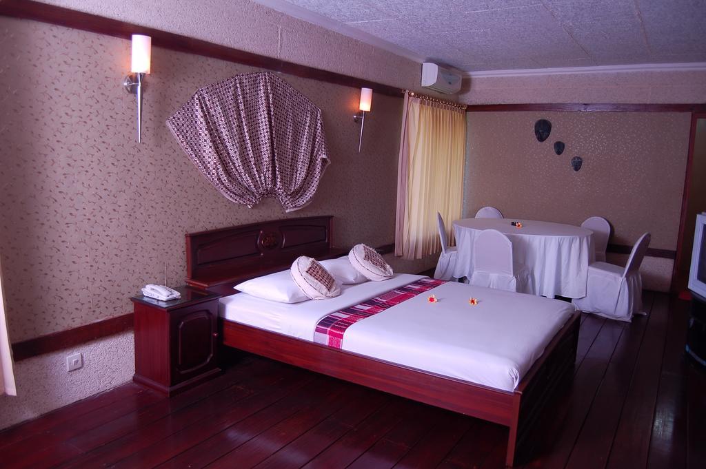 Swaloh Resort & Spa Kalangbret Buitenkant foto